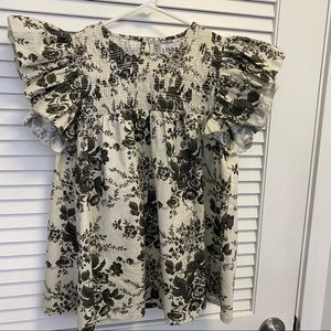 ❌SOLD❌ Ruffled sleeve black and grey top